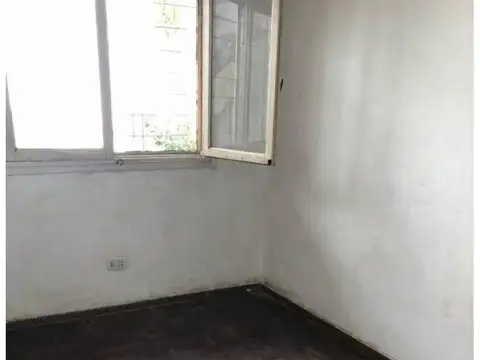 Casa 6 ambientes con 2 baños