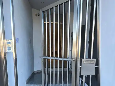 Av. Santa Fe 2644  1°A