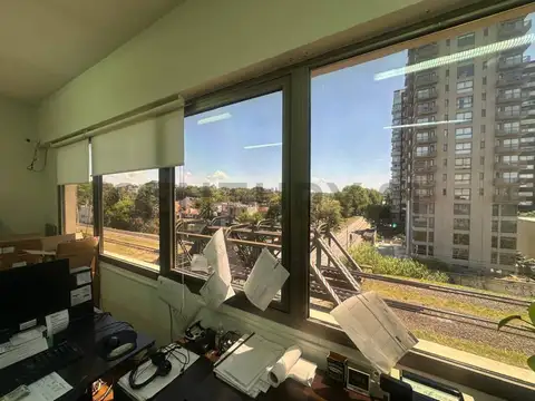 ALQUILER  OFICINA  COMERCIAL  40M2 CON COCHERA en  VTE LOPEZ a metros de Av. Libertador y Gral. Paz