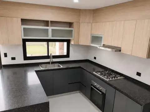 Casa en Venta en La Calandria, USD 210.000