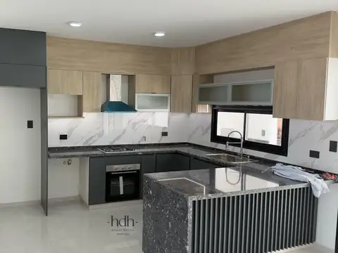 Casa en Venta en La Calandria, USD 230.000