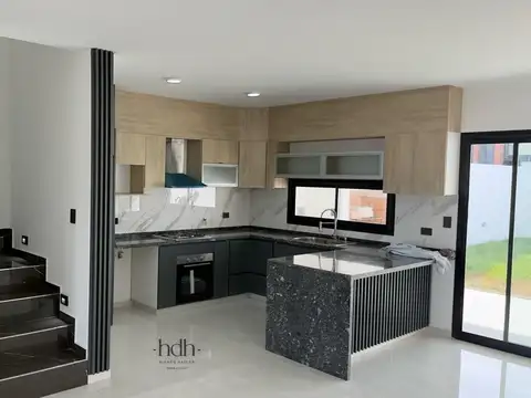 Casa venta 3 dormitorios 3 baños con excelente ubicacion La Calandria