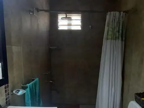 Casa 5 ambientes con 2 baños