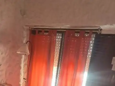 Casa en esquina ubicada a 2 cuadras de Avda. Juan m.de Rosas