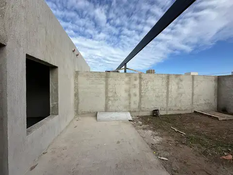 Casa 2 ambientes con 2 baños