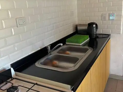 Casa 2 ambientes con 1 baño