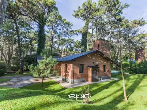 Casa 5 ambientes con 3 baños
