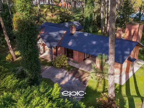 Casa en Venta con 2 cocheras