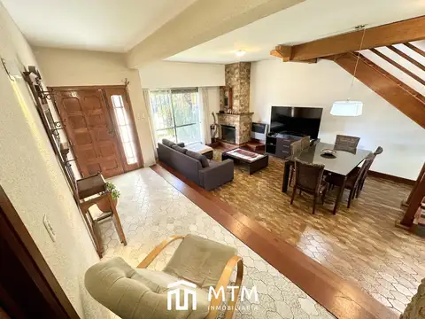 Casa en Venta con 2 cocheras