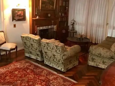 Casa 10 ambientes con 5 baños