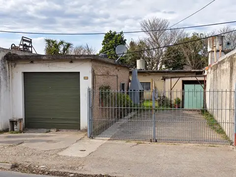 Venta casa a refaccionar +local +galpon r. calzada