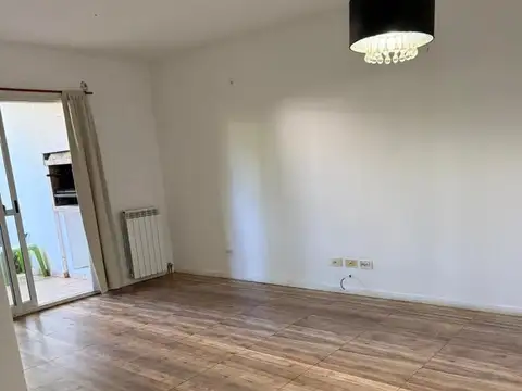 ALQUILER HERMOSO DEPTO. 2 AMBIENTES EN PLANTA BAJA CON JARDIN - TALAR DE MARTINEZ