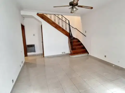 Casa en Alquiler con 1 cochera