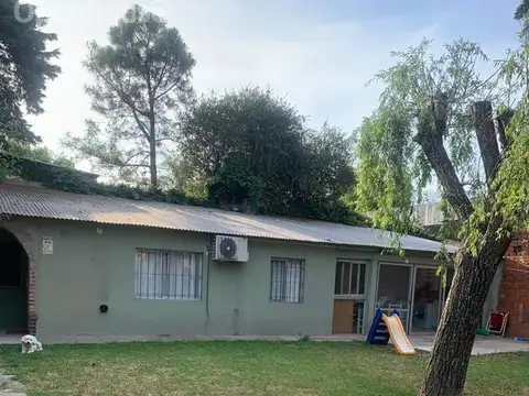 CASA-CENTRO PILAR-EXCELENTE UBICACION