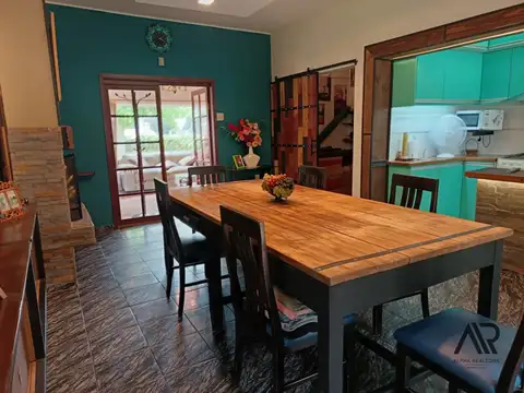 Casa en venta c/ cochera en Las Vegas