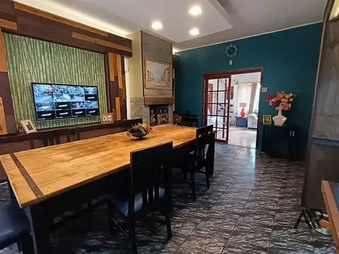 Casa en Venta con 2 cocheras