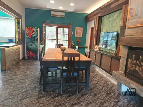 Casa en venta c/ cochera en Las Vegas
