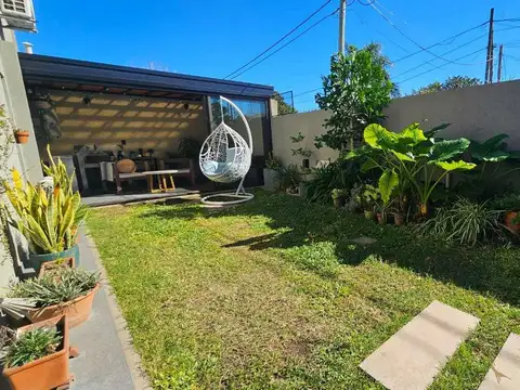 VENTA CASA DUPLEX 3 AMB PARQUE Y QUINCHO ITUZAINGO