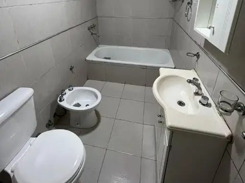 DEPARTAMENTO 2 AMBIENTES  CON COCHERA Y BAULERA