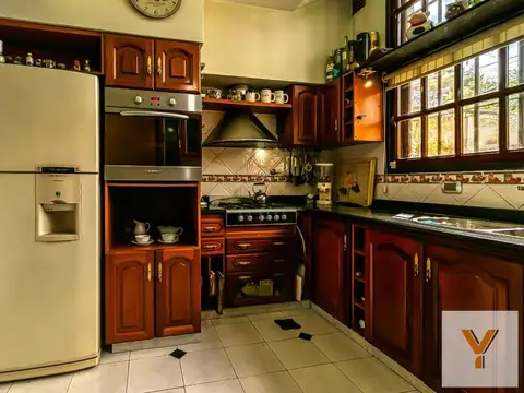 Casa en venta - 4 Dormitorios 3 Baños - City Bell