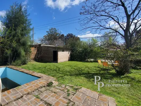 Lote con pileta y garage de 21m2 en La Bota