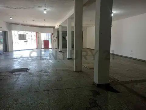 Local en alquiler de 195 m2 en Av. 66 esq. 136 , La Plata.