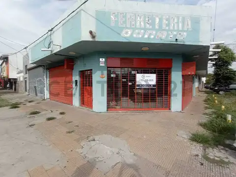 Local en alquiler de 195 m2 en Av. 66 esq. 136 , La Plata.