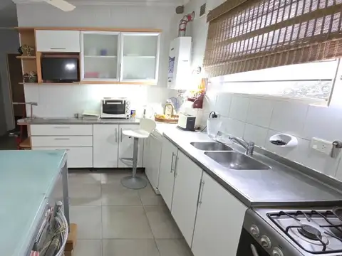 Departamento 4 ambientes con 2 baños