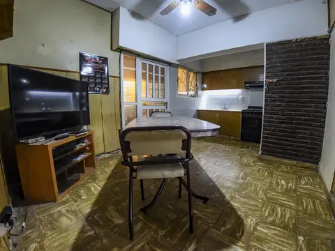 Casa 5 ambientes con 2 baños