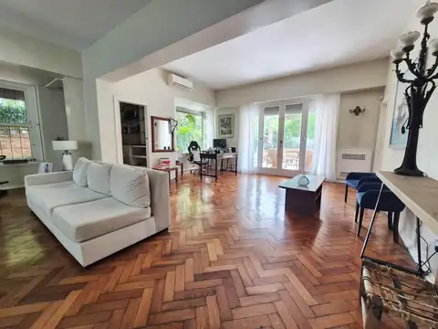 Casa 9 ambientes con 4 baños