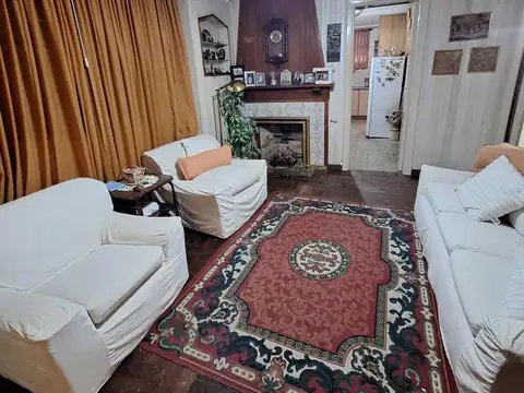 Casa 5 ambientes con 2 baños