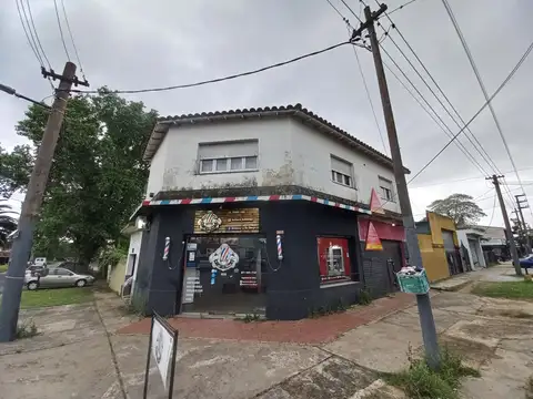 Casa + 2 locales oportunidad de inversión!