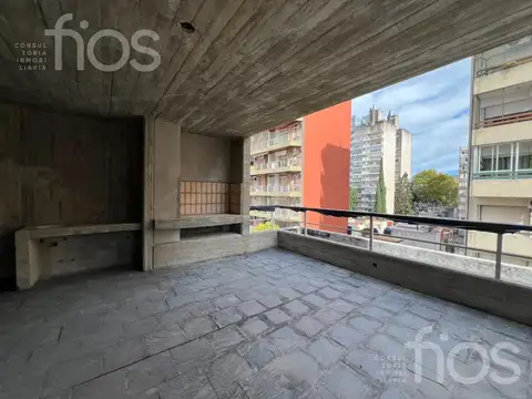 VENTA PISO EXCLUSIVO EN CONSTRUCCION DE TRES DORMITORIOS CON BALCON ATERRAZADO Y COCHERA EN ZONA RIO