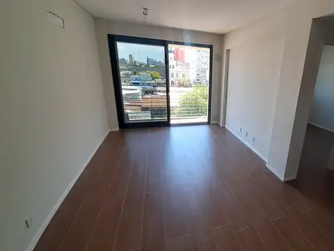 Ayacucho A 2000, Piso 4