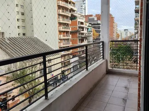 2 AMBIENTE CON BALCON AL FRENTE