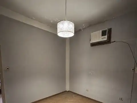 Propiedad comercial con 4 locales comerciales y deposito - Av presidente peron 3600