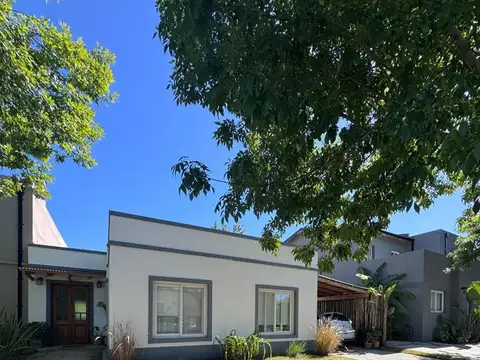 Casa en Alquiler con 2 cocheras