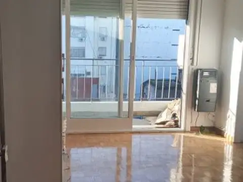 ALQUILER 1 AMBIENTE CON BALCON. EN ALMAGRO