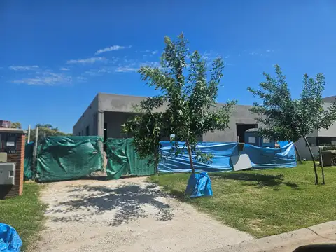 Casa  en Venta en Santa Lucia, Pilar del Este, Pilar