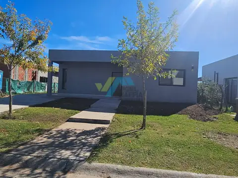 Casa  en Venta en Santa Lucia, Pilar del Este, Pilar