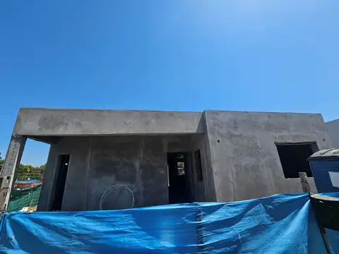 Casa  en Venta en Santa Lucia, Pilar del Este, Pilar