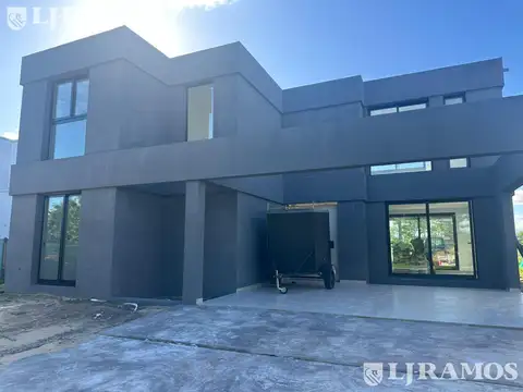 Casa en Venta desarrollada en 2 plantas en Canton Golf PG