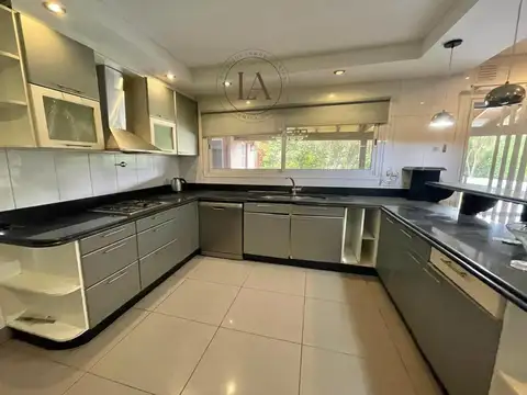 Casa en Venta con 7 cocheras