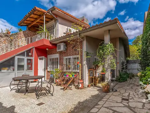 CASA - VENTA - 4 AMBIENTES - COCHERA - JARDIN - FLORIDA