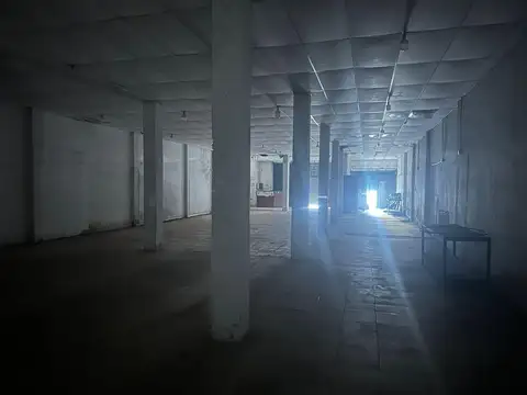 Moron  al 1200 esquina Jose Hernandez