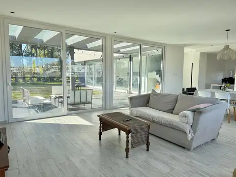 467 e/ 142 y 148 al 5000