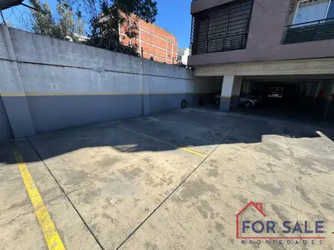 Cochera Fija Descubierta en Edificio – Portón Automático