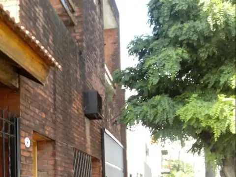 LOCAL/DEPOSITO Y VIVIENDA 1º PISO