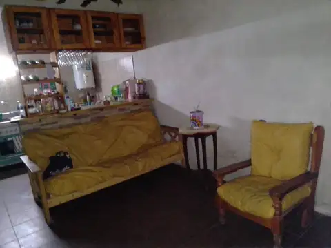 Casa 5 ambientes con 1 baño