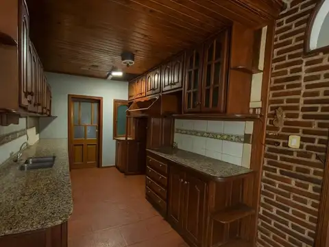 Casa 3 ambientes con 2 baños